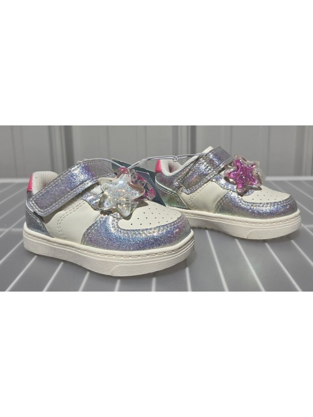 Cat & Jack Jaid Gray & White Sneakers w/ Star Accents -- Little Girls' Size 5